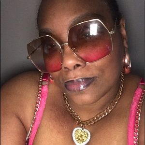 Meet your Posher, Izetta